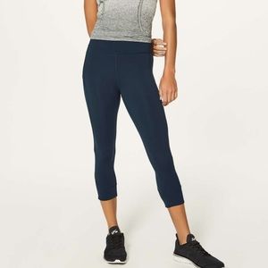 Lululemon In Movement Crop *Everlux 19"